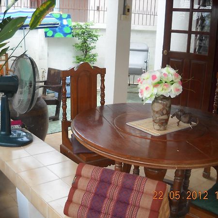Srikrung Guesthouse Phra Nakhon Si Ayutthaya Esterno foto