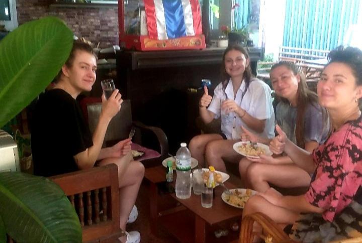 Srikrung Guesthouse Phra Nakhon Si Ayutthaya Esterno foto