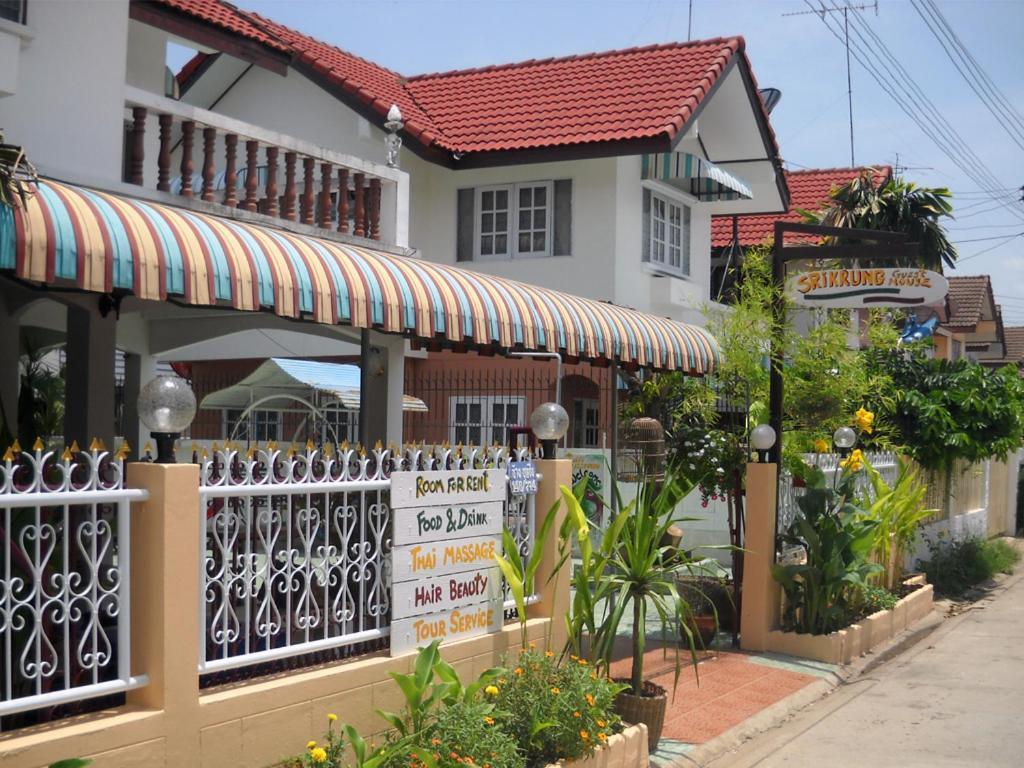 Srikrung Guesthouse Phra Nakhon Si Ayutthaya Esterno foto