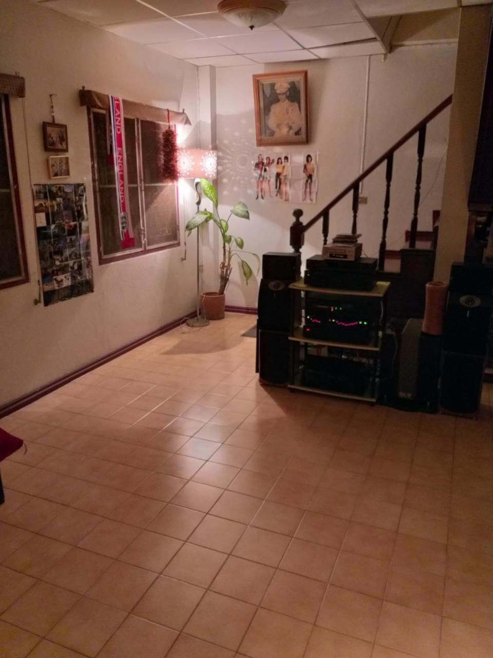 Srikrung Guesthouse Phra Nakhon Si Ayutthaya Esterno foto