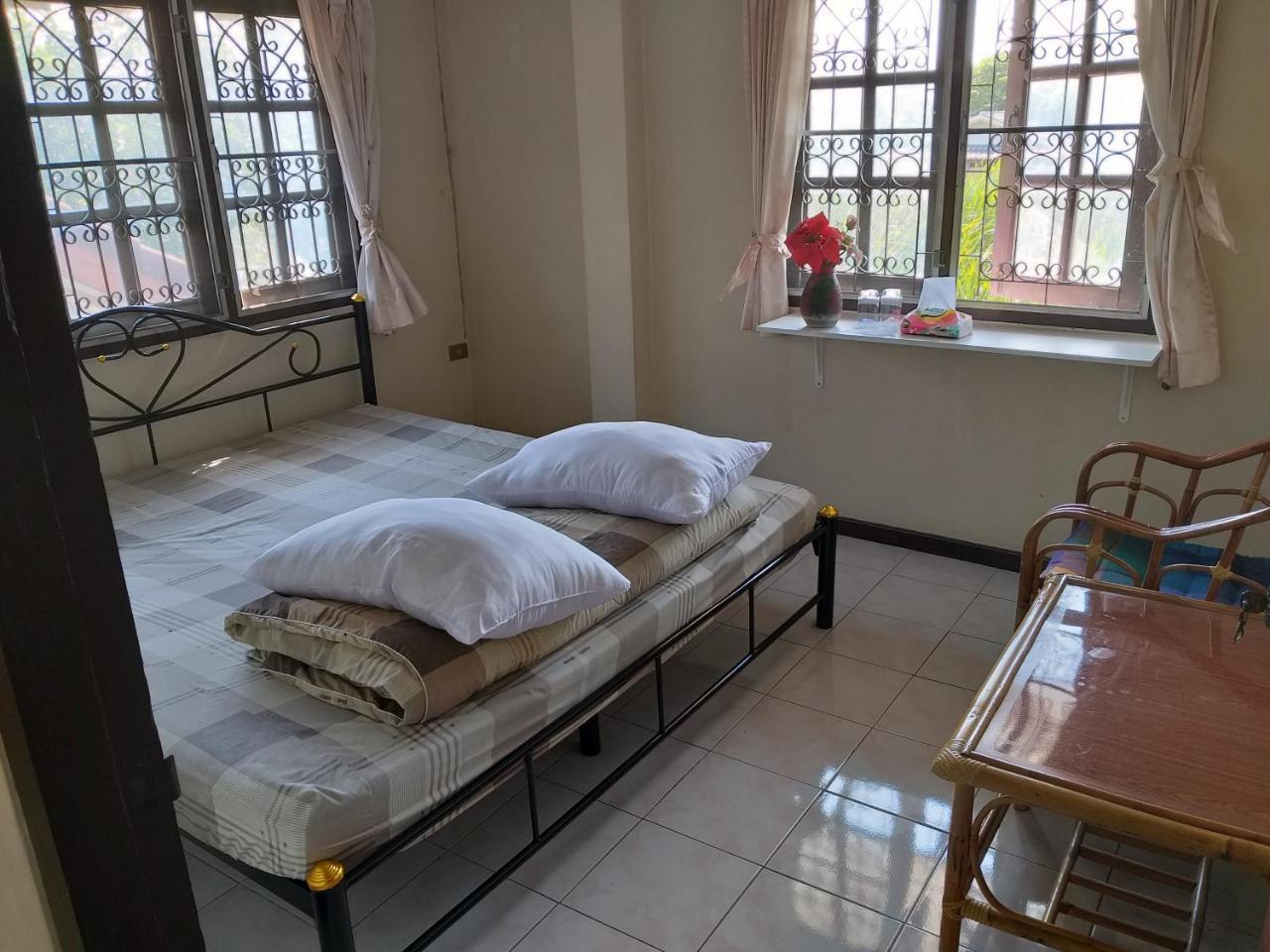 Srikrung Guesthouse Phra Nakhon Si Ayutthaya Esterno foto