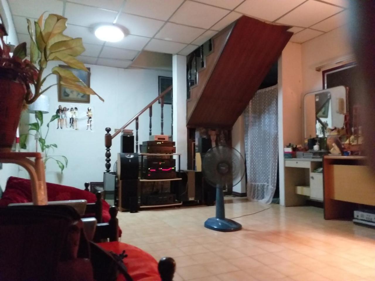 Srikrung Guesthouse Phra Nakhon Si Ayutthaya Esterno foto